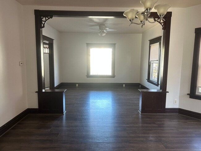 Building Photo - Spacious Home in the heart of Kenosha