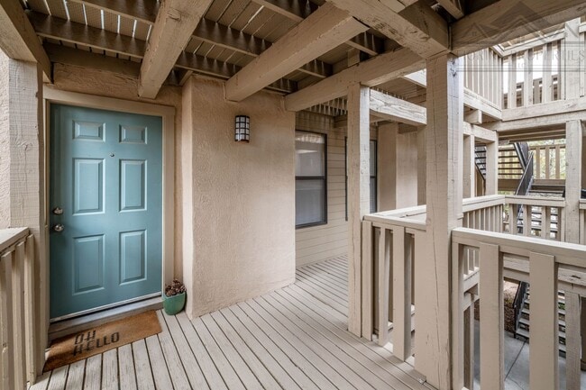 Building Photo - 1 MO. FREE RENT! UNFURNISHED Bright & Stylish Condo at The Reserve