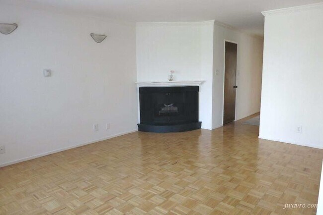 Building Photo - 2642 Van Ness Ave