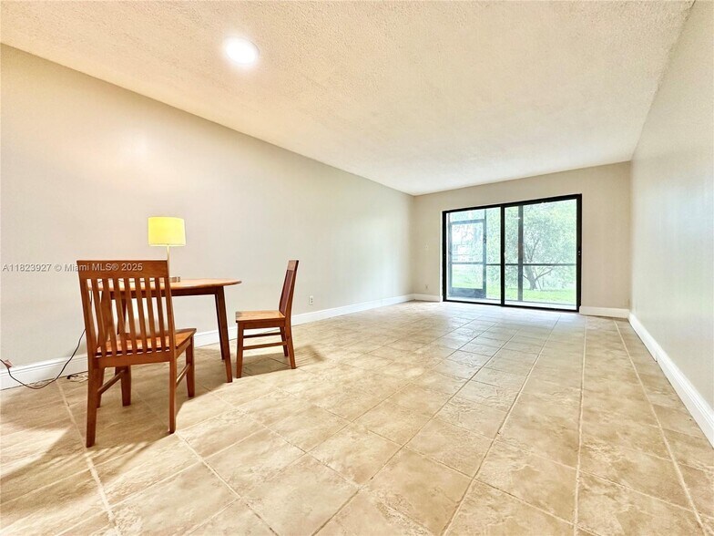 Building Photo - 8001 Fairview Dr