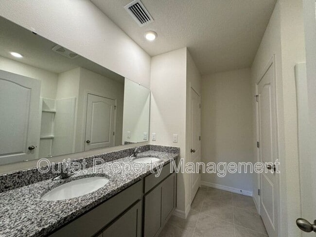 Building Photo - 391 Pelham Park Dr