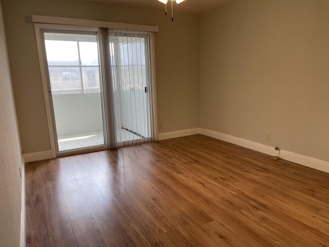 Building Photo - 457 Brittany Dr