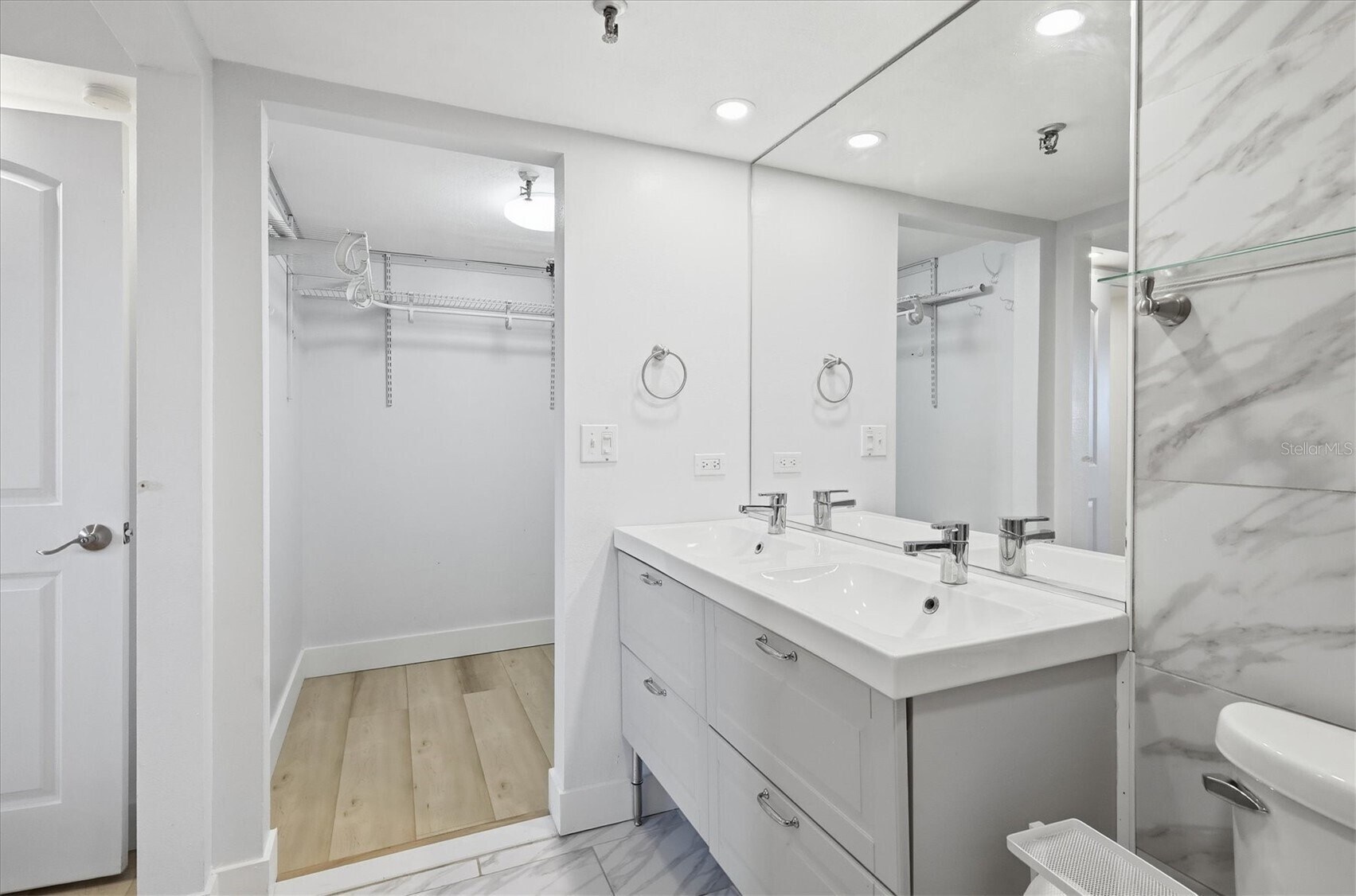 Building Photo - 7430 Sunshine Skyway Ln S