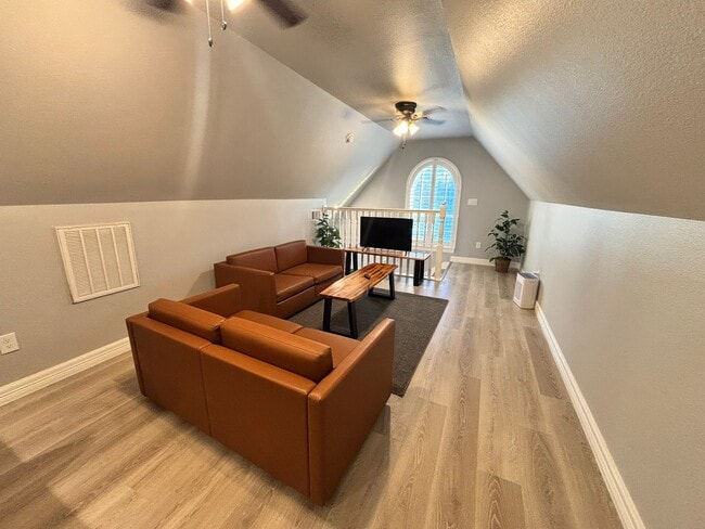 Building Photo - 427 Rice Ave