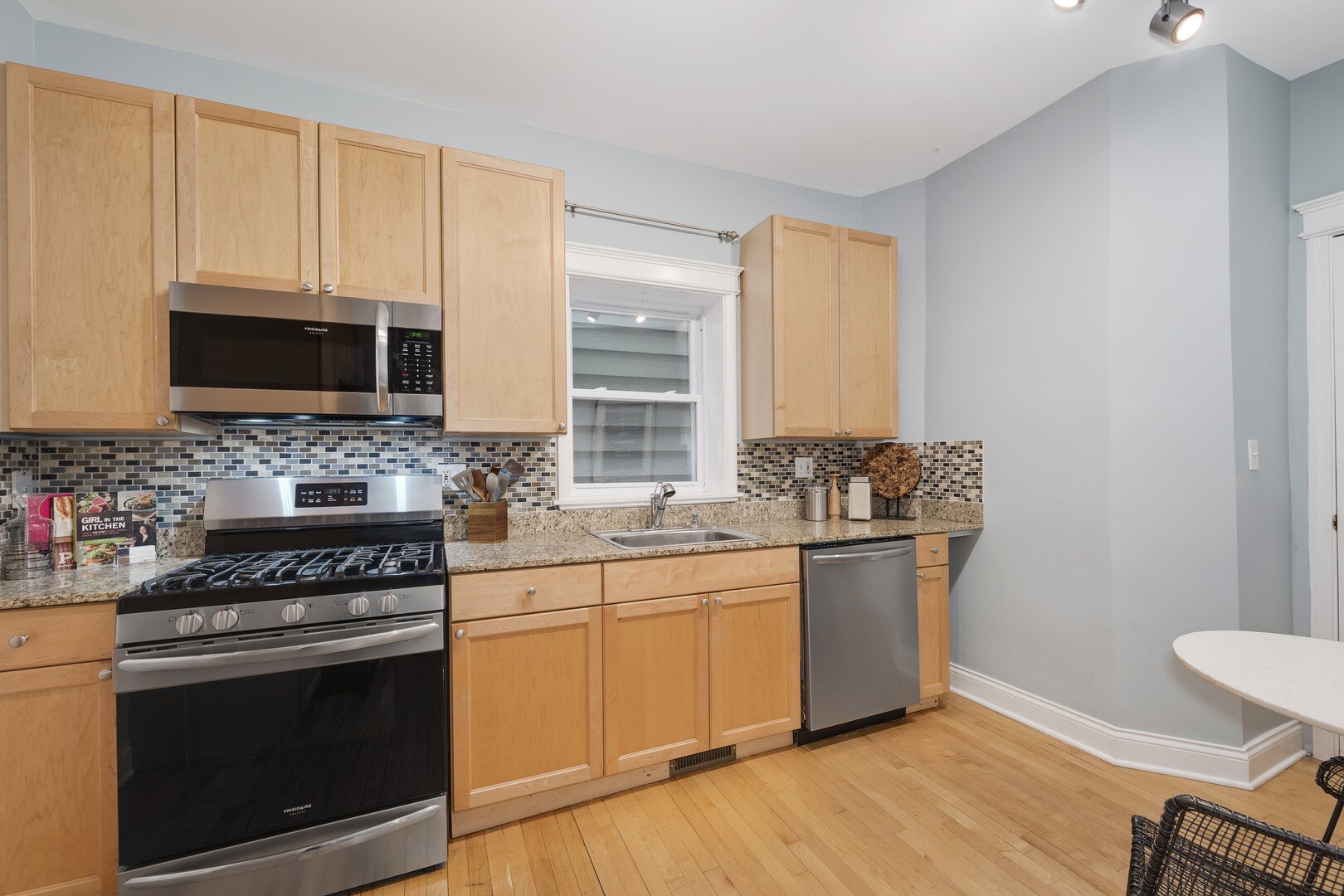 Building Photo - 3805 N Ravenswood Ave