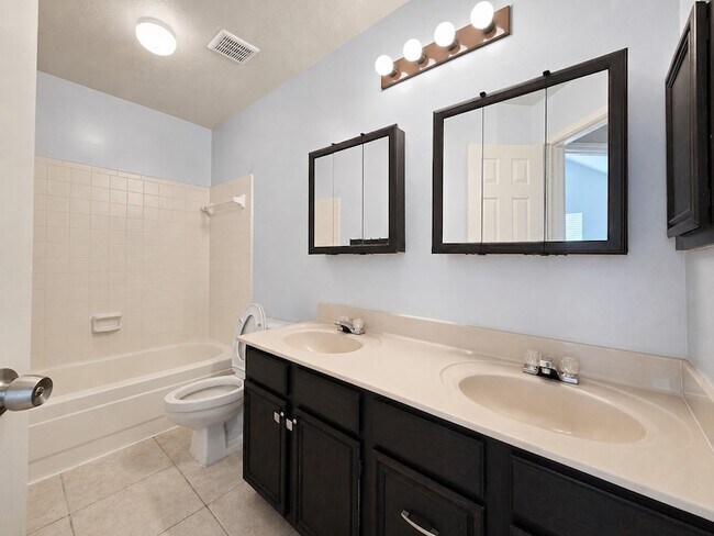 Building Photo - 6303 Carissa Ct