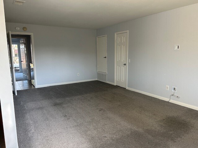 Building Photo - 1586 Border Ave