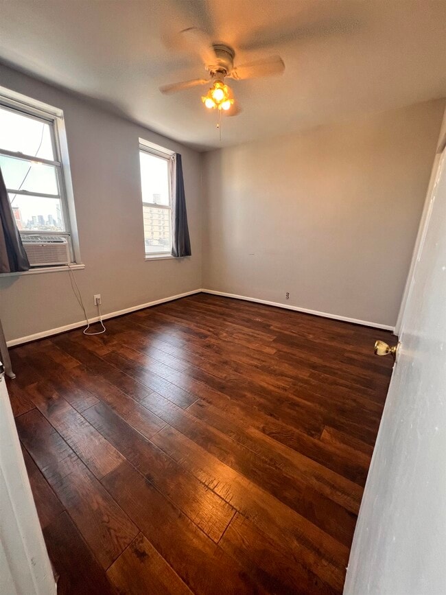 Building Photo - 217 44th St