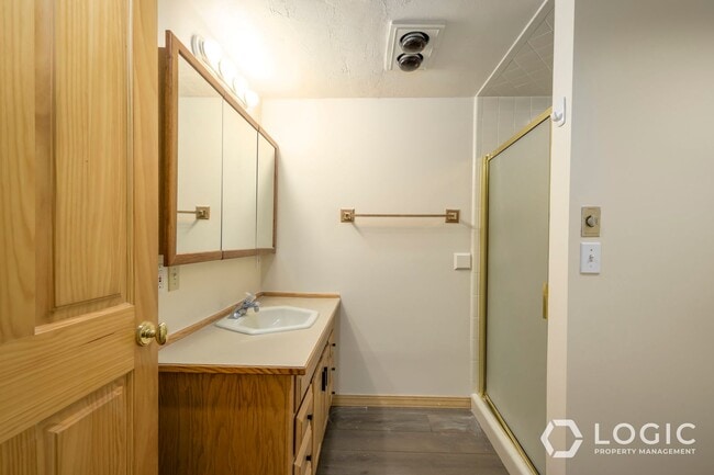 Building Photo - Beautiful Home in Prime Location!