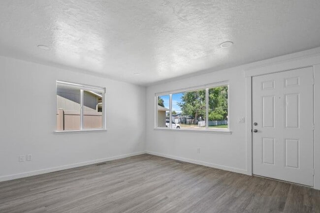 Building Photo - Completely Remodeled 3 Bedroom Duplex with...