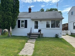 Building Photo - 27370 Pinehurst St