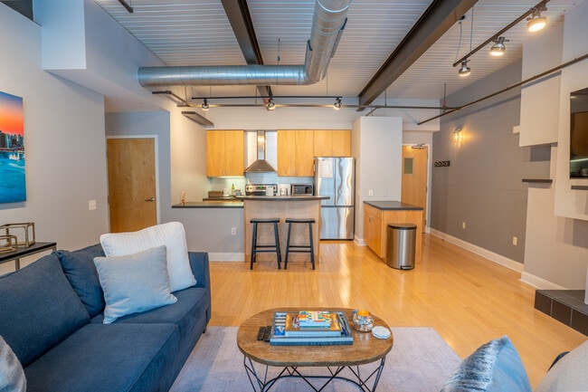 Building Photo - 75 Maple St