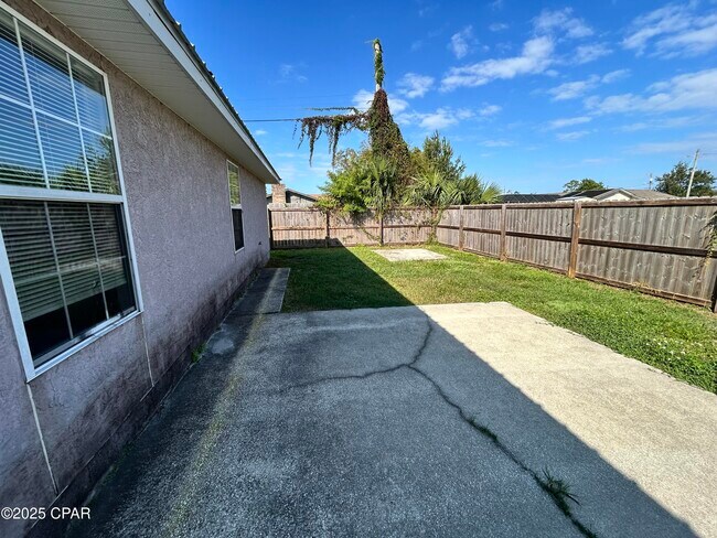 Building Photo - 6201 Ivy Rd