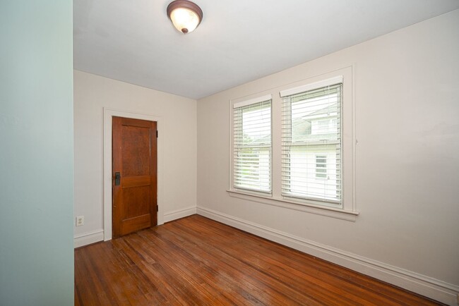 Building Photo - 387 N Montclair Ave