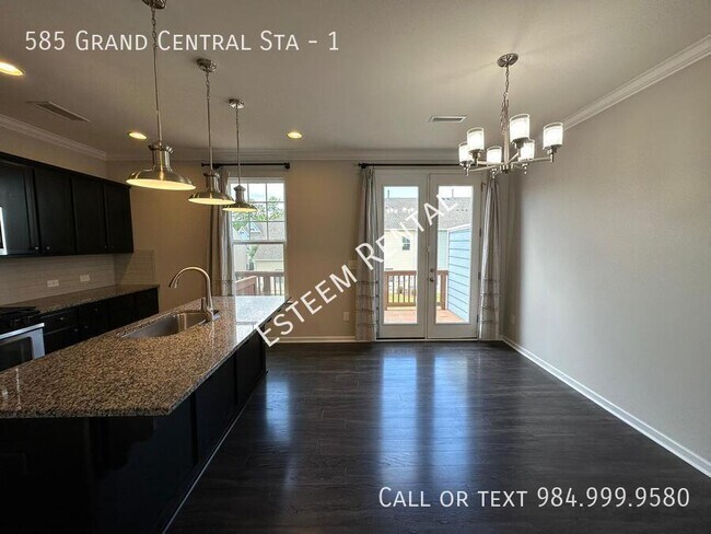 Building Photo - 585 Grand Central Sta