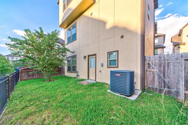 Building Photo - 12258 Oxford Cres Cir