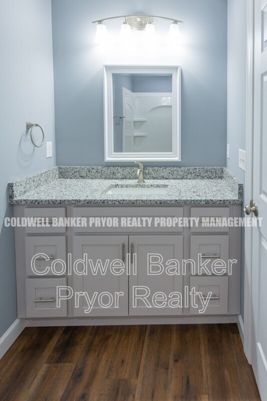 Building Photo - 360 Main St