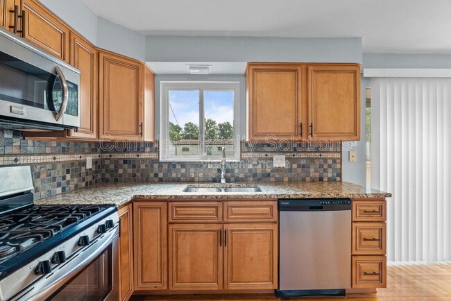 Building Photo - 12464 Glengate Dr