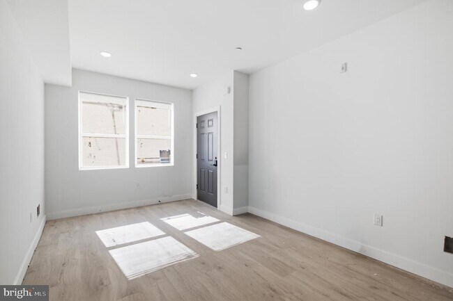 Building Photo - 2330 N 16th St