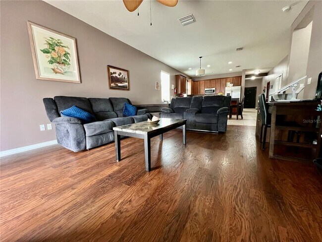 Building Photo - 724 Parker Den Dr