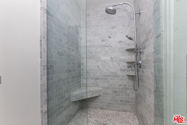 Building Photo - 117 N Gale Dr