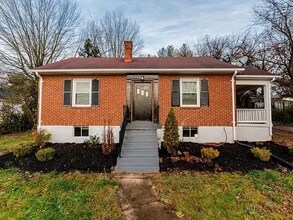Building Photo - 5605 Killarney Pl
