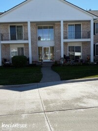 Building Photo - 14231 Ivanhoe Dr