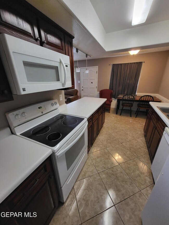 Building Photo - 6700 Escondido Dr