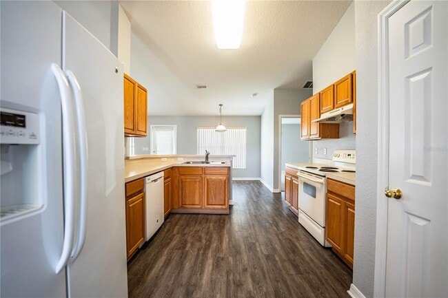 Building Photo - 233 Towhee Rd