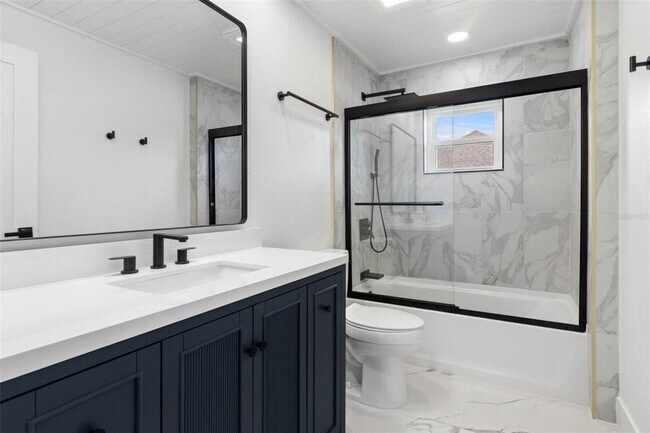 Building Photo - 5424 Loma Vista Dr E