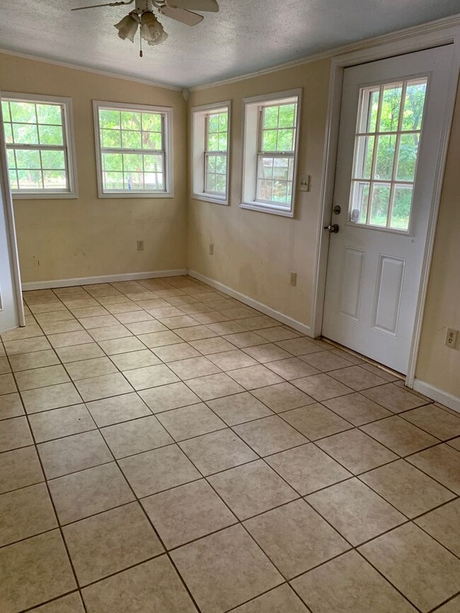 Building Photo - 733 Parkview St