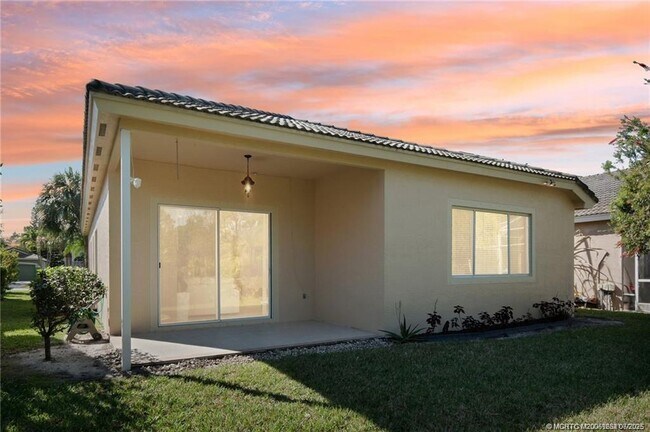 Building Photo - 3796 NW Deer Oak Dr