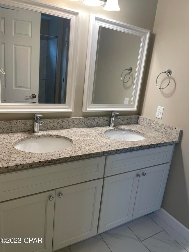 Building Photo - 102 Michelle Ct