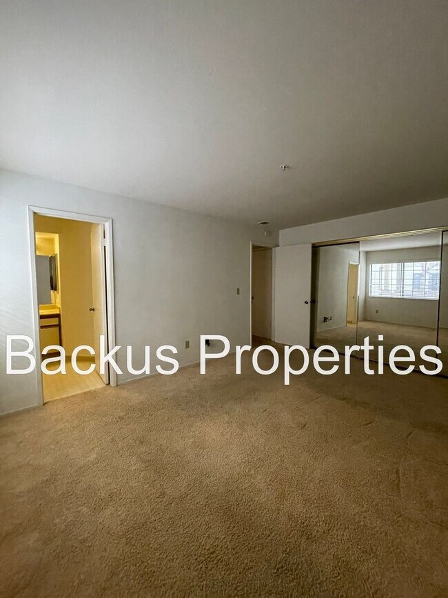 Building Photo - Beautiful two bedroom unit set in hills of Del Rey Oaks