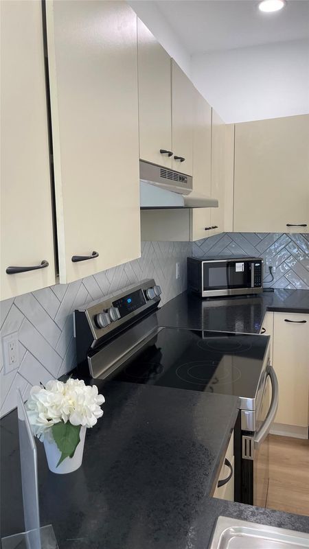 Building Photo - 6425 96th Pl S