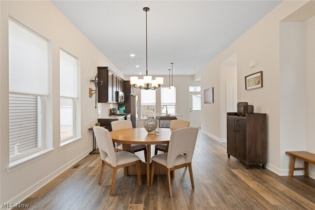 Building Photo - 2250 E 100th St