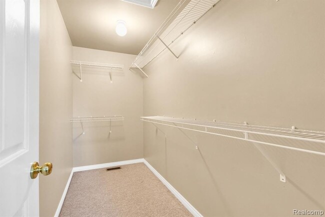 Building Photo - 42682 Park Cresent Dr