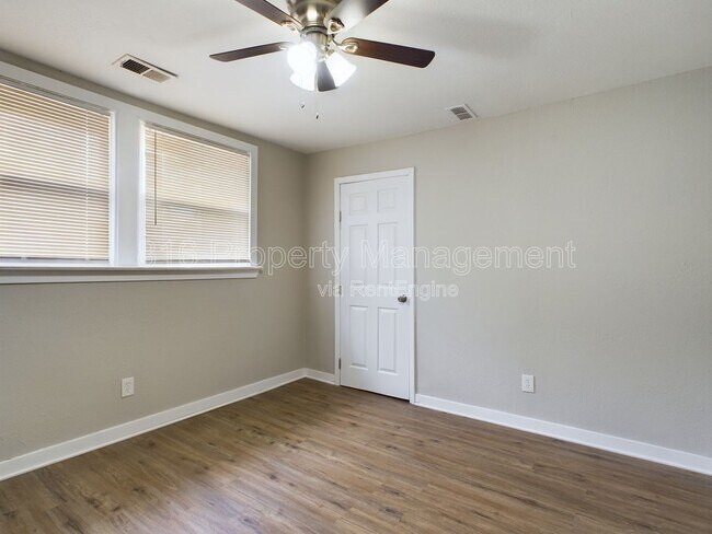 Building Photo - 5218 Highland Ave