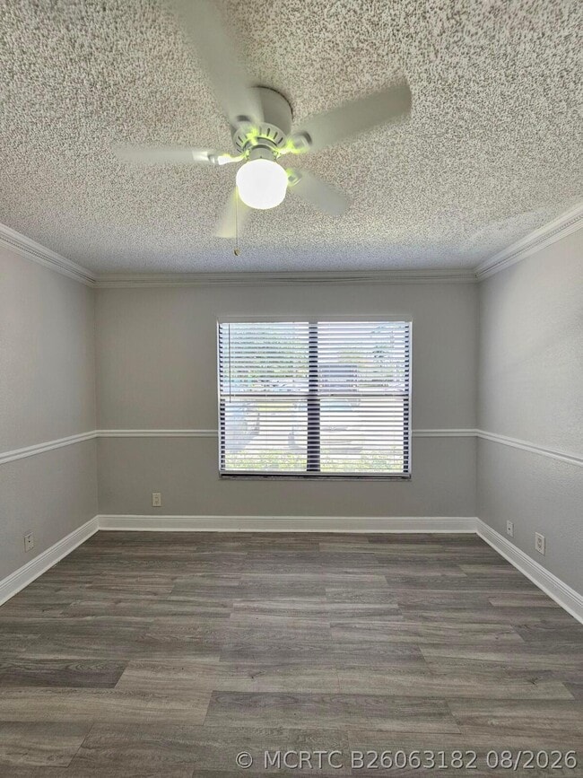 Building Photo - 1453 Lake Crystal Dr