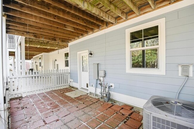 Building Photo - 3648 Billings St