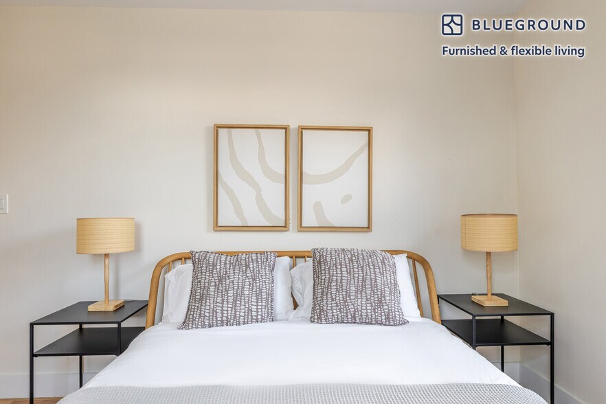 Building Photo - 226 W 97th St