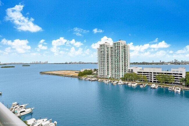 Building Photo - Spacious 3-Bedroom Bayfront Residence in North Bay Village