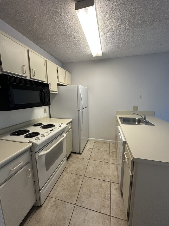 Building Photo - 225 S Tropical Trail