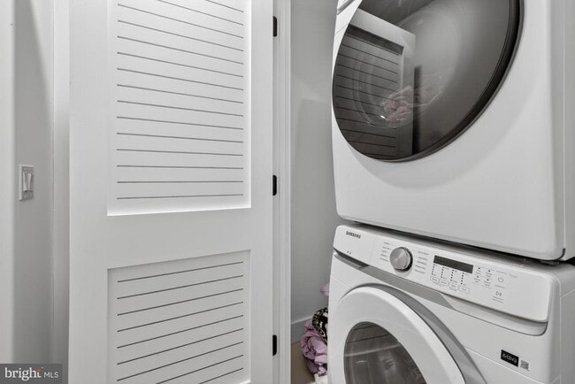 Building Photo - 2007 Cambridge St