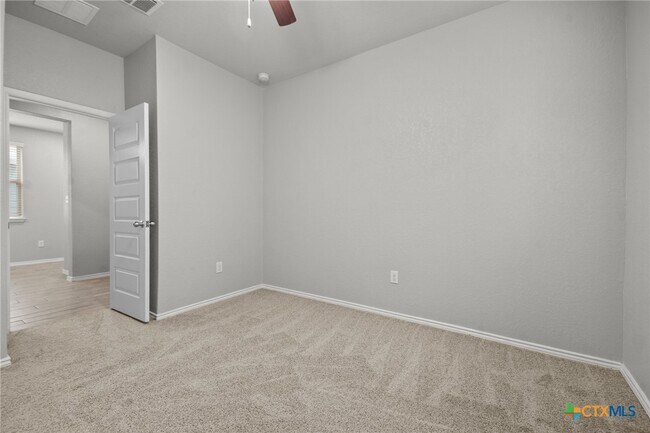 Building Photo - 271 Kinsley Wy