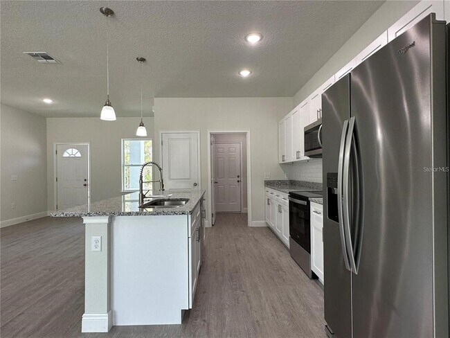 Building Photo - 149 Maple Dr
