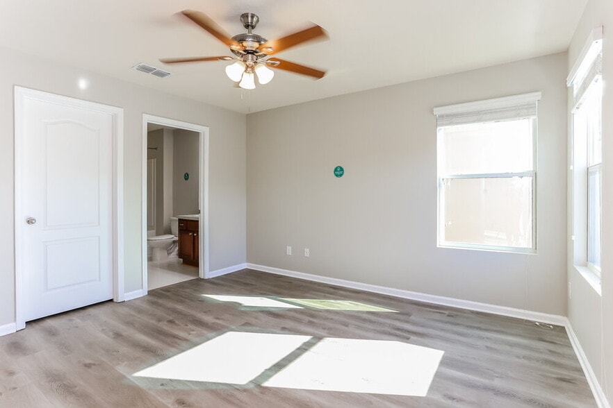 Building Photo - 3830 Julia Marie Drive