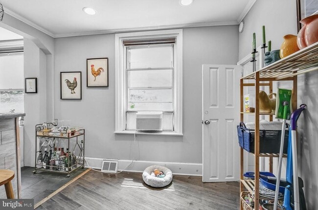 Building Photo - 2567 Kern St