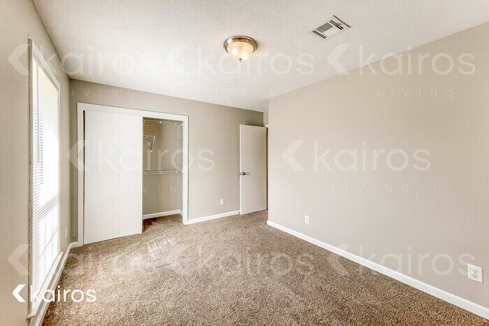 Building Photo - 2073 Edinburgh Dr