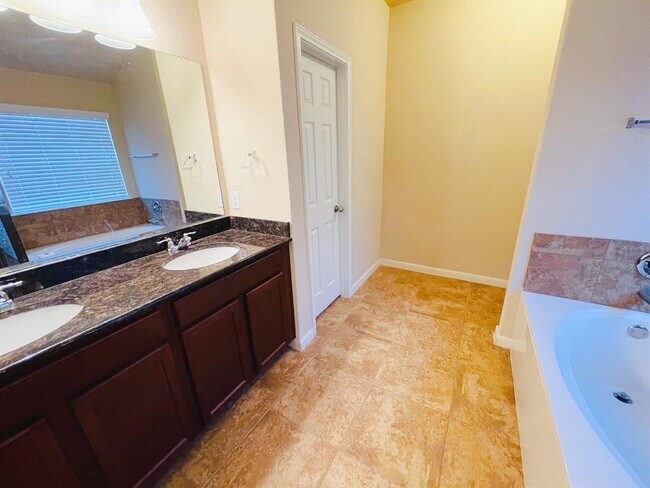 Building Photo - 406 Parkside Dr